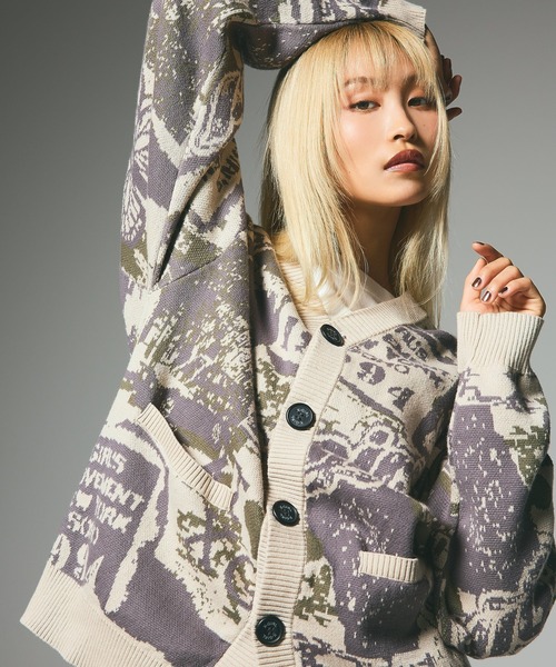 X-girl（エックスガール）の「COLLAGE GRAPHIC JACQUARD KNIT CARDIGAN（カーディガン/ボレロ・レディース・オリーブ/パープル・ONE SIZE）」の9枚目の写真
