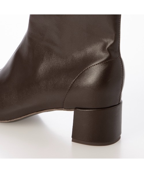 EVOL（イーボル）の「【S-LLサイズ展開・クッション入り】ソフトストレッチスクエア4.5cmショートブーツ IZ5886（ブーツ・レディース・ブラウン/アッシュグレー/ブラック系その他/ブラック・LL/L/M/S）」の21枚目の写真
