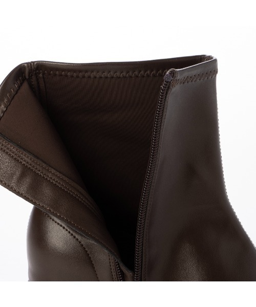 EVOL（イーボル）の「【S-LLサイズ展開・クッション入り】ソフトストレッチスクエア4.5cmショートブーツ IZ5886（ブーツ・レディース・ブラウン/アッシュグレー/ブラック系その他/ブラック・LL/L/M/S）」の10枚目の写真