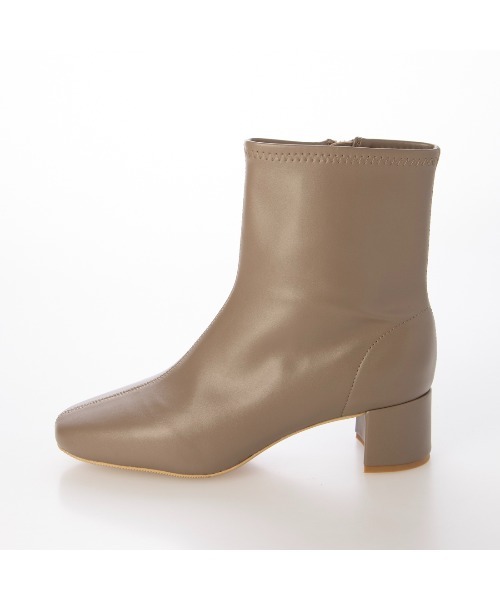 EVOL（イーボル）の「【S-LLサイズ展開・クッション入り】ソフトストレッチスクエア4.5cmショートブーツ IZ5886（ブーツ・レディース・ブラウン/アッシュグレー/ブラック系その他/ブラック・LL/L/M/S）」の16枚目の写真