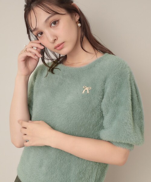 couture brooch(クチュールブローチ)の「【着映え・5分袖・フェミニン】ラメフェザー半袖ニット(ニット/セーター・レディース・ブラウン系その他/グリーン系/アイボリー・38/42)」の7枚目の写真