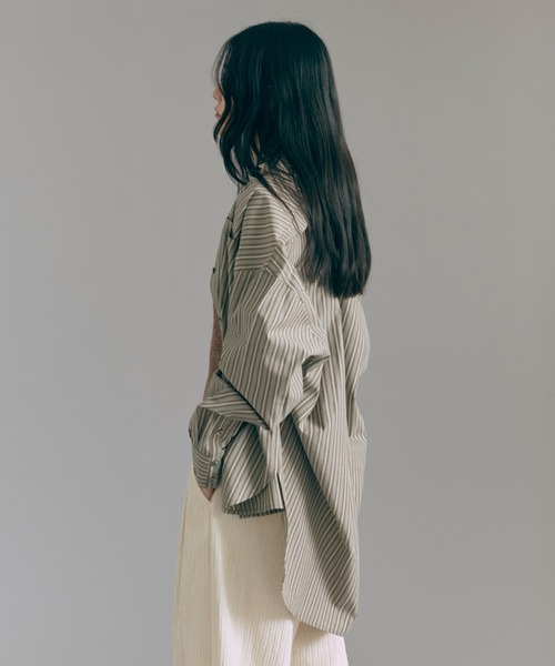 EN NEUME(エンノイム)の「Vintage Stripe Double Collar Over Shirt(シャツ/ブラウス・レディース・ベージュ/ネイビー/ブラウン・FREE)」の5枚目の写真