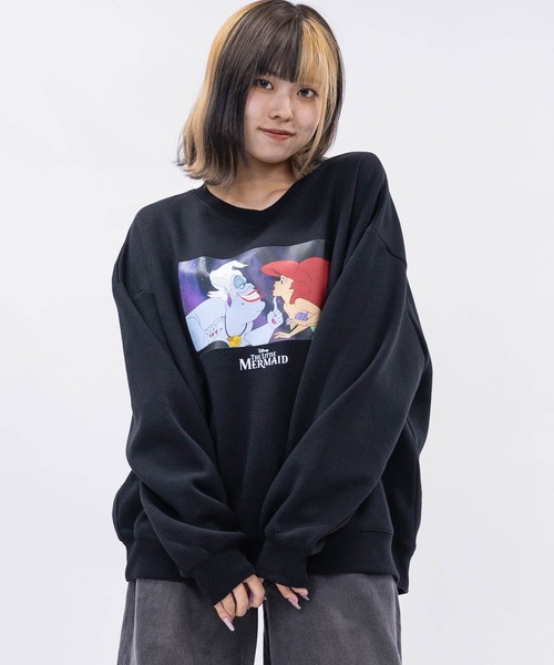 Disney(ディズニー)の「【k】〔Disney/ディズニー〕Villains アソートプリント トレーナー(スウェット・レディース・ブラック系3/ブラック系7/ブラック系6/ブラック系5/ブラック系4/ブラック系2/ライトグレー系1/ブラック系1・FREE)」の3枚目の写真