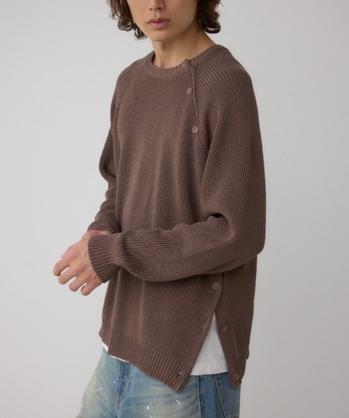 AZUL by moussy(アズールバイマウジー)の「ショルダーボタンニットトップス(ニット/セーター・メンズ・ブラック/ブラウン/ベージュ・SMALL/MEDIUM/LARGE)」の3枚目の写真