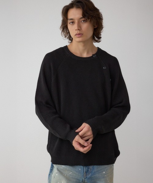 AZUL by moussy(アズールバイマウジー)の「ショルダーボタンニットトップス(ニット/セーター・メンズ・ブラック/ブラウン/ベージュ・SMALL/MEDIUM/LARGE)」の2枚目の写真
