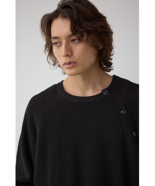 AZUL by moussy(アズールバイマウジー)の「ショルダーボタンニットトップス(ニット/セーター・メンズ・ブラック/ブラウン/ベージュ・SMALL/MEDIUM/LARGE)」の4枚目の写真
