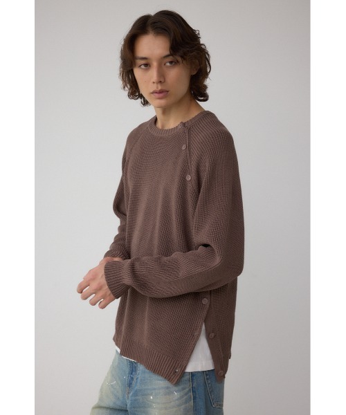 AZUL by moussy(アズールバイマウジー)の「ショルダーボタンニットトップス(ニット/セーター・メンズ・ブラック/ブラウン/ベージュ・SMALL/MEDIUM/LARGE)」の16枚目の写真