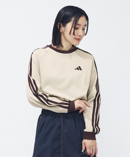 adidas(アディダス)の「【別注】アディダス adidas ワッフル スリーストライプス オーバーサイズフィット ロングスリーブTシャ 限定コラボ(Tシャツ/カットソー・レディース・オフホワイト/ブラウン/サンドグレー・S/M/L/XL)」の2枚目の写真