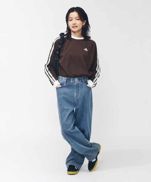 adidas(アディダス)の「【別注】アディダス adidas ワッフル スリーストライプス オーバーサイズフィット ロングスリーブTシャ 限定コラボ(Tシャツ/カットソー・レディース・オフホワイト/ブラウン/サンドグレー・S/M/L/XL)」の16枚目の写真