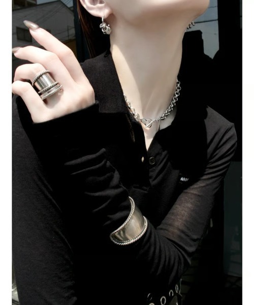 Soierie(ソワリー)の「ツイスト バングル / Twist bangle(バングル/リストバンド・レディース・シルバー・FREE)」の8枚目の写真