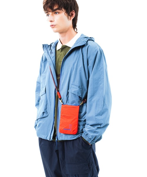 Universal Works(ユニバーサルワークス)の「Topologie X Universal Works Phone Sacoche フォンサコッシュ 【バッグ単体】(ショルダーバッグ・レディース・ネイビー/レッド/ダークグリーン・ONE SIZE)」の8枚目の写真