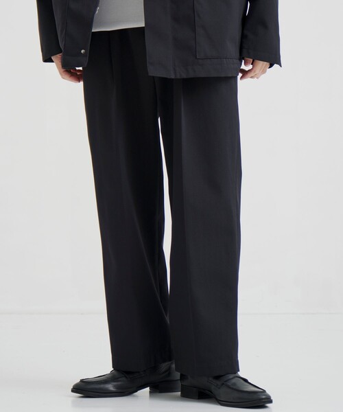 UNITED TOKYO(ユナイテッドトウキョウ)の「【残りわずか】WOOL COTTON ギャバ 2タックパンツ |防臭性/吸湿性/ムレ防止(スラックス・メンズ・ダークブラウン/ダークネイビー・1/2)」の1枚目の写真