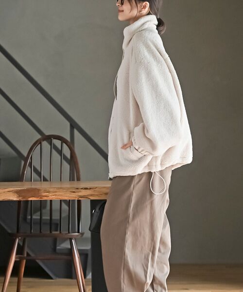 rps(アールピーエス)の「ボアスタンドブルゾン(ブルゾン・レディース・アイボリー/ブラック・フリー)」の4枚目の写真