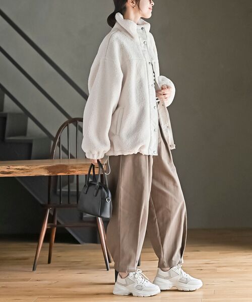 rps(アールピーエス)の「ボアスタンドブルゾン(ブルゾン・レディース・アイボリー/ブラック・フリー)」の6枚目の写真