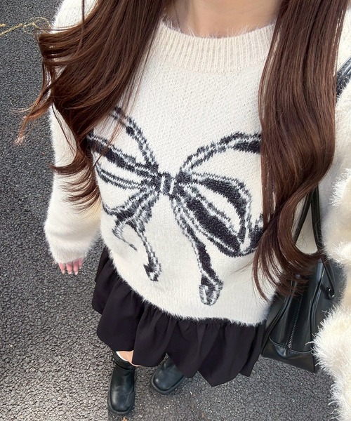 continuer de NICE CLAUP(コンティニューデナイスクラップ)の「リボン柄シャギーニット(ニット/セーター・レディース・チャコールグレー/ブルー/アイボリー・FREE)」の2枚目の写真