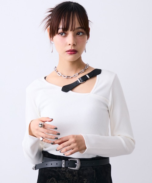 MONOe(モノエ)の「ベルト付きアシメリブトップス(ニット/セーター・レディース・ブラック/アイボリー・FREE)」の3枚目の写真