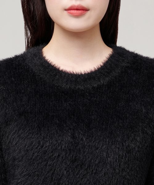MUSINSA STANDARD WOMAN（ムシンサスタンダードウーマン）の「レディースファジークルーネックニット[ブラック]（ニット/セーター・レディース・その他・SMALL/MEDIUM/LARGE/X-SMALL）」の4枚目の写真