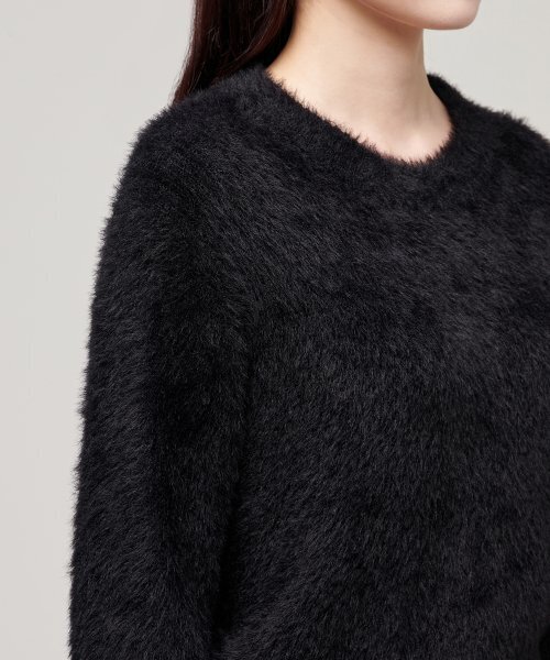 MUSINSA STANDARD WOMAN（ムシンサスタンダードウーマン）の「レディースファジークルーネックニット[ブラック]（ニット/セーター・レディース・その他・SMALL/MEDIUM/LARGE/X-SMALL）」の6枚目の写真