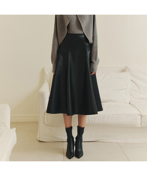 レザーエイラインフレアスカート / ブラック