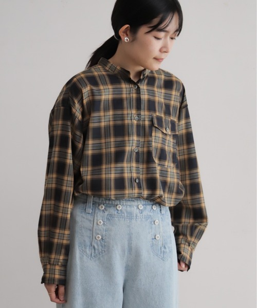 Blanc Bleu Minuit(ブランブルーミニュイ)の「ポリエステルツイルチェック ショートシャツ(シャツ/ブラウス・レディース・ベージュ/ネイビー・FREE)」の1枚目の写真