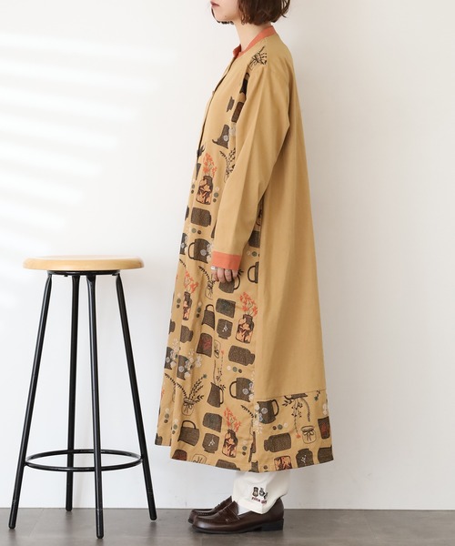 Emago(イマゴ)の「EMAGO ツボと花刺繍ワンピース 長袖(シャツワンピース・レディース・ベージュ/ブラック・FREE)」の13枚目の写真