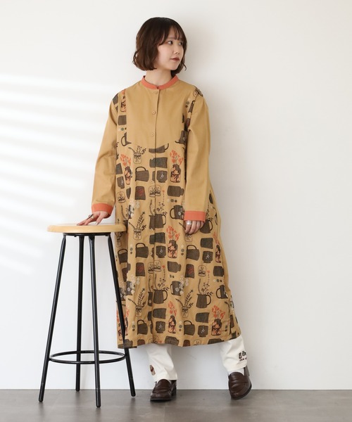 Emago(イマゴ)の「EMAGO ツボと花刺繍ワンピース 長袖(シャツワンピース・レディース・ベージュ/ブラック・FREE)」の8枚目の写真