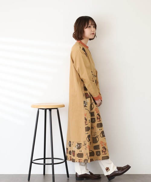 Emago(イマゴ)の「EMAGO ツボと花刺繍ワンピース 長袖(シャツワンピース・レディース・ベージュ/ブラック・FREE)」の10枚目の写真