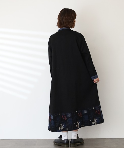 Emago(イマゴ)の「EMAGO ツボと花刺繍ワンピース 長袖(シャツワンピース・レディース・ベージュ/ブラック・FREE)」の7枚目の写真