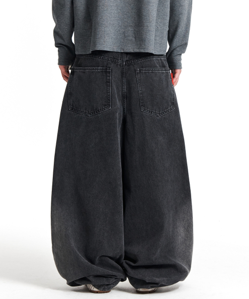 KICHUL（キチョル）の「BALLOON FIT DENIM PANTS (WASHED BLACK)（デニムパンツ・レディース・その他・SMALL/XX-SMALL/LARGE/X-SMALL/MEDIUM）」の2枚目の写真
