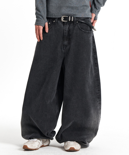 KICHUL（キチョル）の「BALLOON FIT DENIM PANTS (WASHED BLACK)（デニムパンツ・レディース・その他・SMALL/XX-SMALL/LARGE/X-SMALL/MEDIUM）」の3枚目の写真