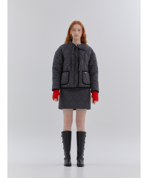 ANOETIC(アノエティック)の「WAVE LINE QUILTING SKIRT_BLACK(スカート・レディース・ブラック・FREE)」の4枚目の写真