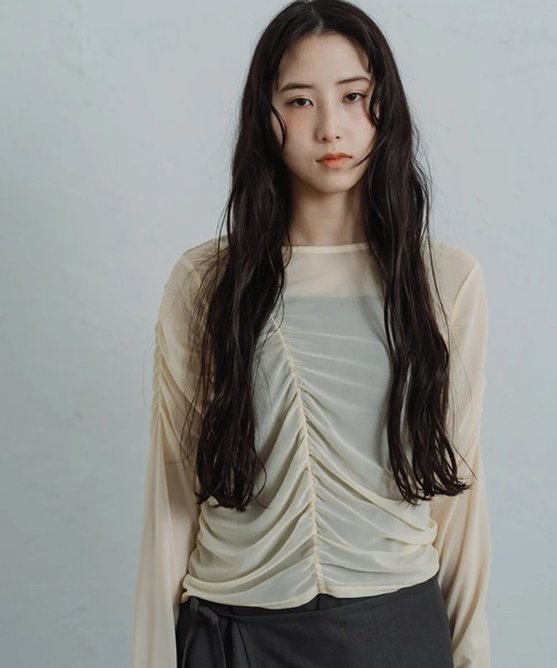 merrylatte(メリーラテ)の「sheer shirring tops(Tシャツ/カットソー・レディース・イエロー・FREE)」の2枚目の写真