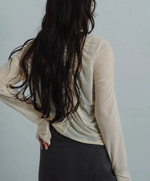 merrylatte(メリーラテ)の「sheer shirring tops(Tシャツ/カットソー・レディース・イエロー・FREE)」の4枚目の写真