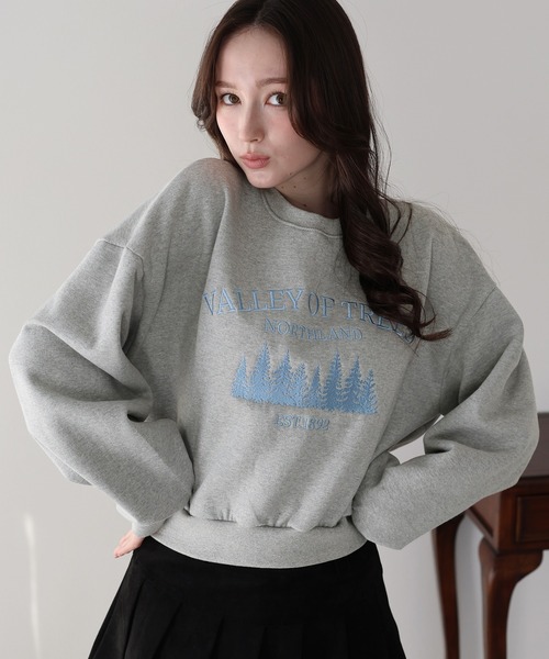 BLUEEAST(ブルーイースト)の「裏起毛フォレスト刺繍スウェット(スウェット・レディース・ネイビー/グレー/アイボリー・MEDIUM)」の1枚目の写真