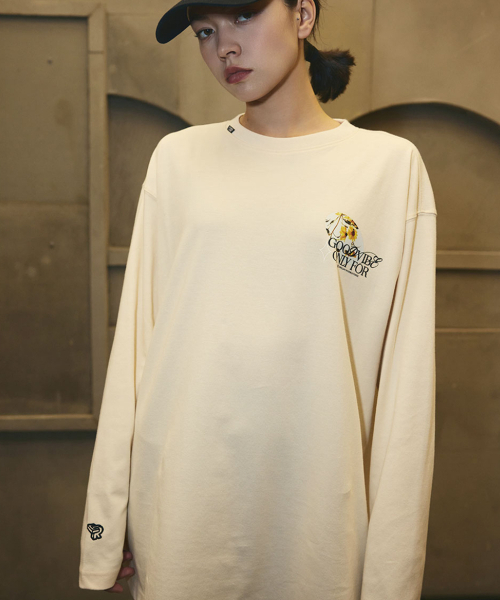 CORALIAN(コラリアン)の「フラワーアートワーク長袖コットンTシャツベージュ(Tシャツ/カットソー・レディース・その他・S/M/L/2XL/XL/4XL/5XL/XS/3XL)」の3枚目の写真