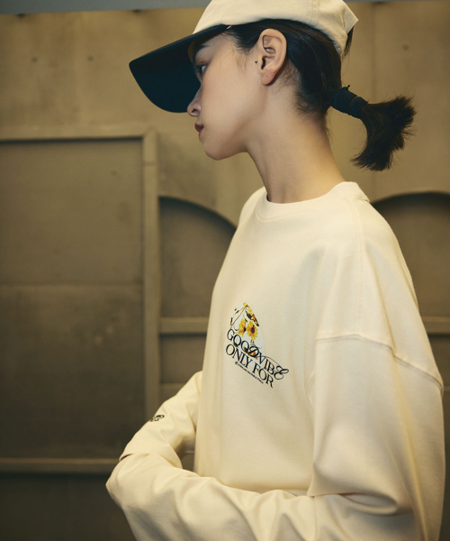 CORALIAN(コラリアン)の「フラワーアートワーク長袖コットンTシャツベージュ(Tシャツ/カットソー・レディース・その他・S/M/L/2XL/XL/4XL/5XL/XS/3XL)」の4枚目の写真