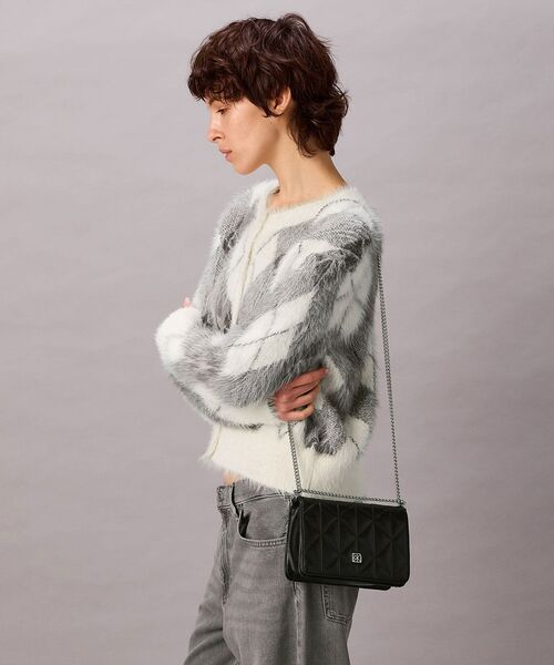 Calvin Klein（カルバン・クライン）の「クロスボディバッグ - キルティングチェーンバッグ（ハンドバッグ・レディース・ブラック/ベージュ・FREE）」の2枚目の写真