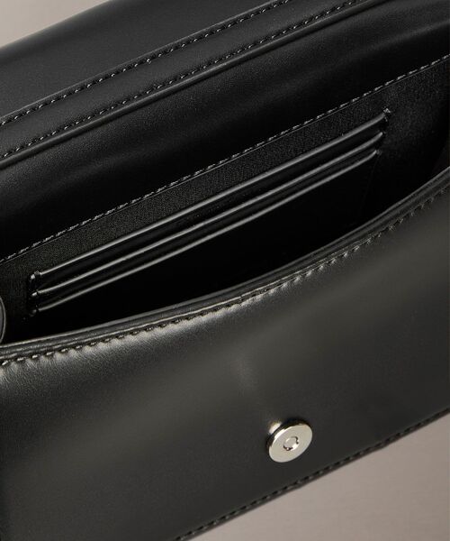 Calvin Klein（カルバン・クライン）の「クロスボディバッグ - キルティングチェーンバッグ（ハンドバッグ・レディース・ブラック/ベージュ・FREE）」の5枚目の写真