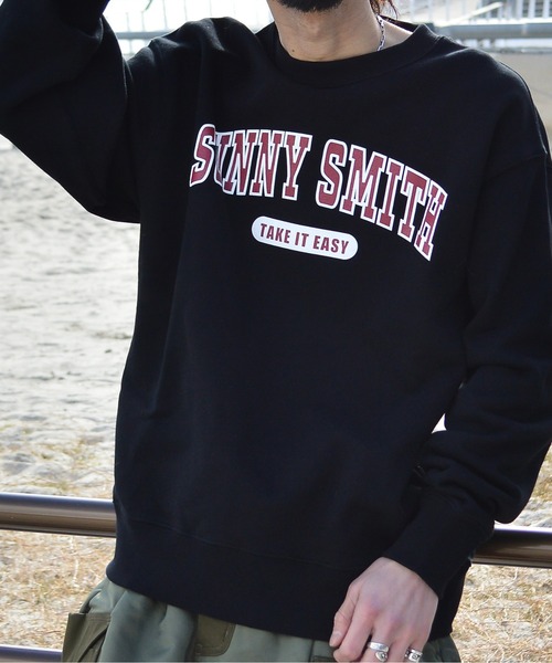 Sunny Smith(サニースミス)の「12.7オンス ヘビーウェイトカレッジ風アーチロゴ裏毛トレーナー(スウェット・メンズ・アッシュグレー/ブラック・X-LARGE/LARGE)」の3枚目の写真