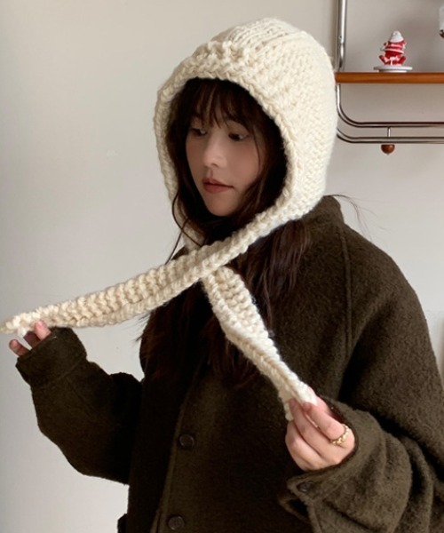 Vipoa（ヴィポア）の「Hand knit hooded balaclava（ネックウォーマー/スヌード・レディース・ブラック/アイボリー/レッド/ブルー/グレー・FREE）」の2枚目の写真