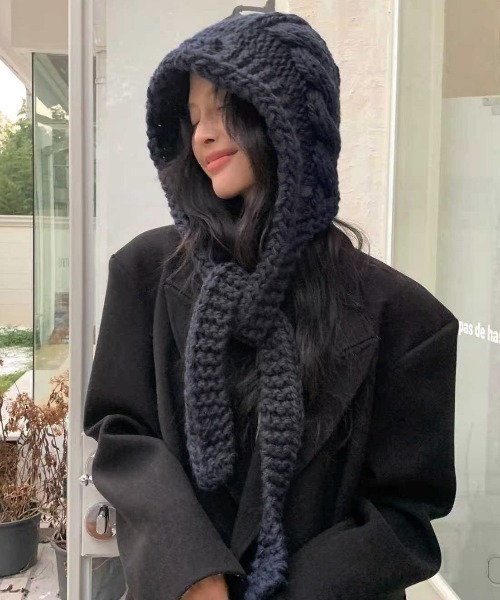 Vipoa（ヴィポア）の「Hand knit hooded balaclava（ネックウォーマー/スヌード・レディース・ブラック/アイボリー/レッド/ブルー/グレー・FREE）」の3枚目の写真