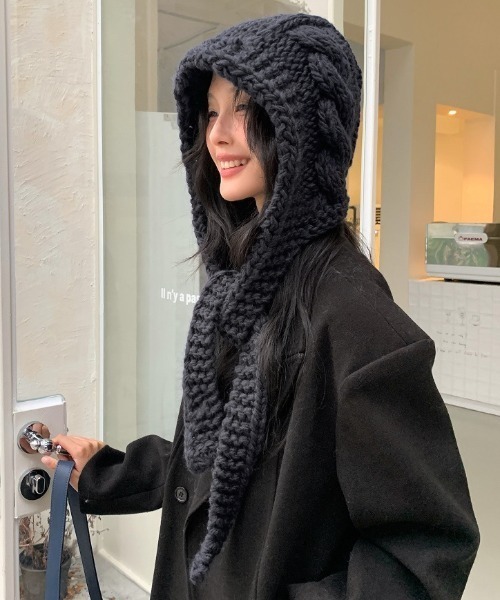 Vipoa（ヴィポア）の「Hand knit hooded balaclava（ネックウォーマー/スヌード・レディース・ブラック/アイボリー/レッド/ブルー/グレー・FREE）」の14枚目の写真