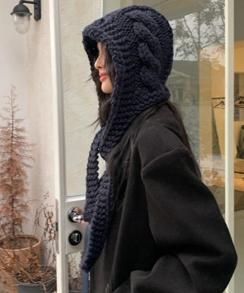 Vipoa（ヴィポア）の「Hand knit hooded balaclava（ネックウォーマー/スヌード・レディース・ブラック/アイボリー/レッド/ブルー/グレー・FREE）」の15枚目の写真
