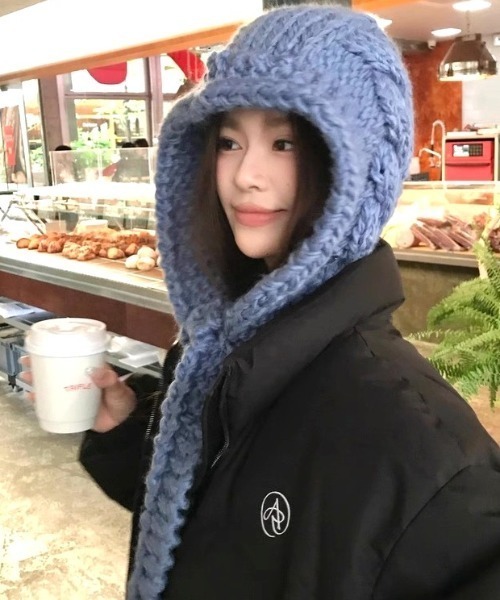 Vipoa（ヴィポア）の「Hand knit hooded balaclava（ネックウォーマー/スヌード・レディース・ブラック/アイボリー/レッド/ブルー/グレー・FREE）」の8枚目の写真