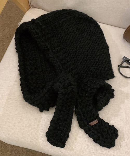 Vipoa（ヴィポア）の「Hand knit hooded balaclava（ネックウォーマー/スヌード・レディース・ブラック/アイボリー/レッド/ブルー/グレー・FREE）」の11枚目の写真