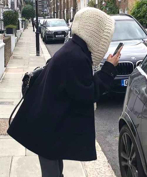 Vipoa（ヴィポア）の「Hand knit hooded balaclava（ネックウォーマー/スヌード・レディース・ブラック/アイボリー/レッド/ブルー/グレー・FREE）」の18枚目の写真