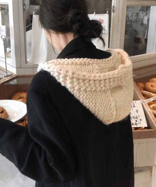 Vipoa（ヴィポア）の「Hand knit hooded balaclava（ネックウォーマー/スヌード・レディース・ブラック/アイボリー/レッド/ブルー/グレー・FREE）」の12枚目の写真