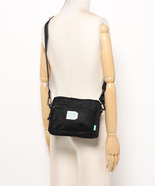 FREDRIK PACKERS（フレドリックパッカーズ）の「【FREDRIK PACKERS/フレドリックパッカーズ】NAUGHTIAM別注 ショルダーバッグ（ショルダーバッグ・メンズ・ベージュ/グレー/ブラック・FREE）」の4枚目の写真