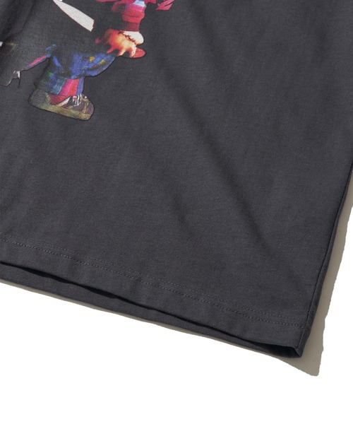 ADPOSION(アドポーション)の「【CHUCKY / チャッキー】フロントプリントクルーネックTシャツ(Tシャツ/カットソー・レディース・チャコールグレー/ホワイト/オフホワイト・LARGE/X-LARGE/MEDIUM)」の4枚目の写真