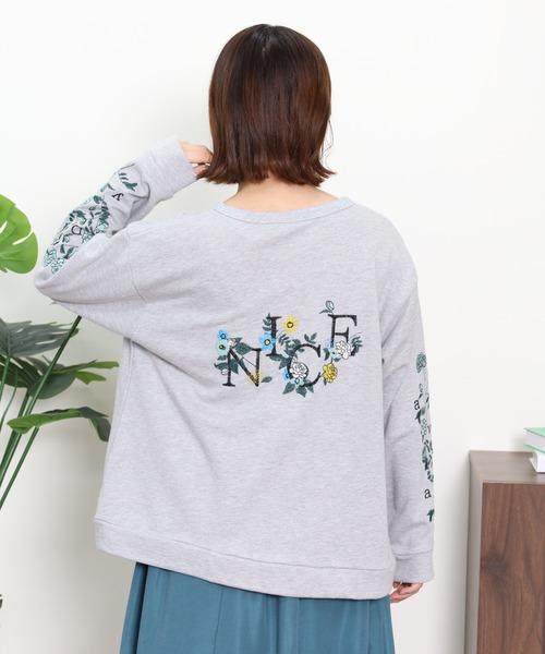 Emago(イマゴ)の「EMAGO 植物ロゴ刺繍プルオーバー(スウェット・レディース・杢グレー/グリーン/ネイビー・FREE)」の1枚目の写真